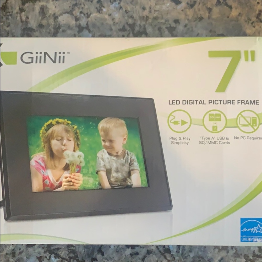 Digital picture frame